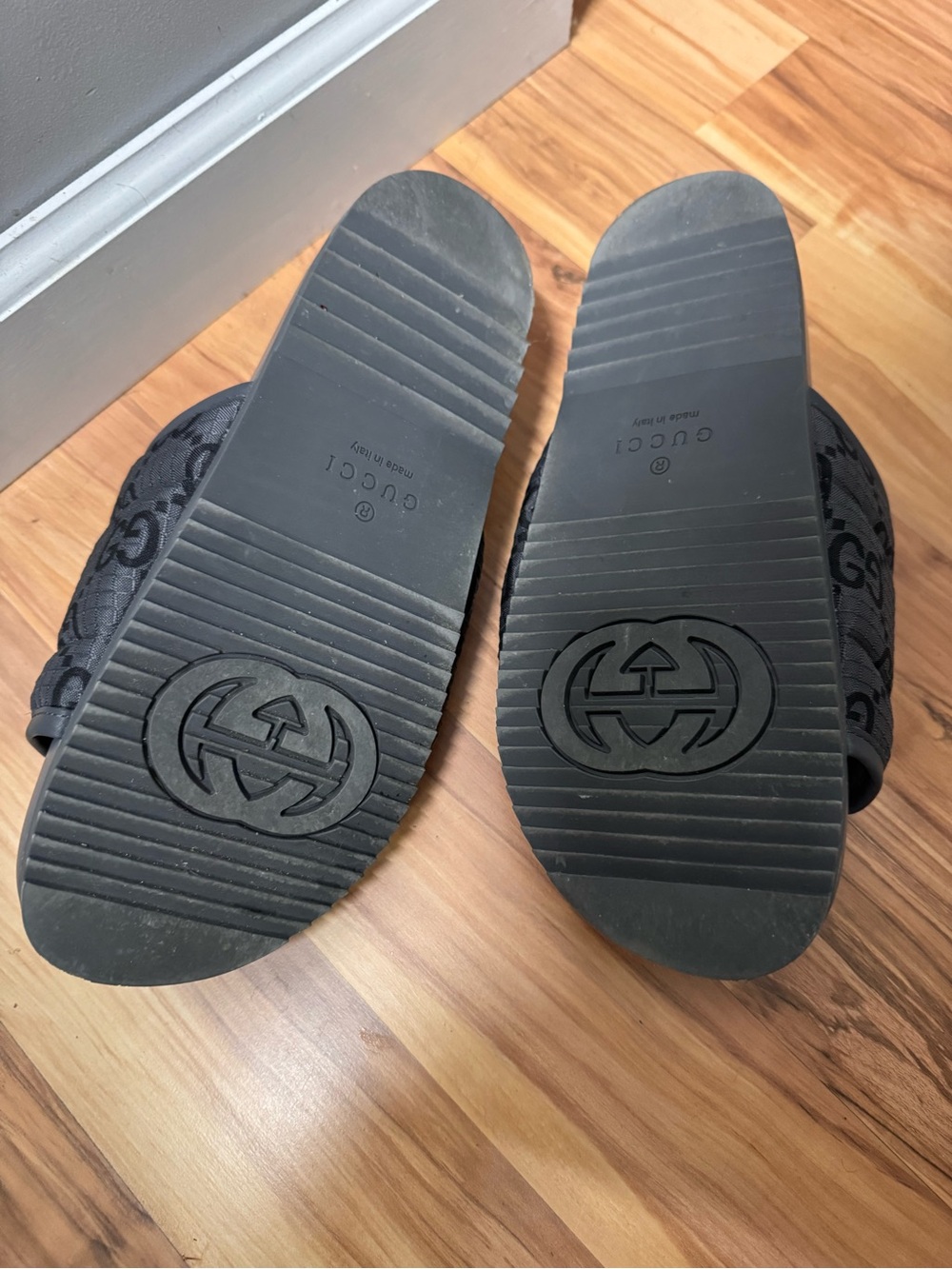 Gucci Men’s Gray GG Logo Slide Sandals men size 11 used - Picture 3 of 4